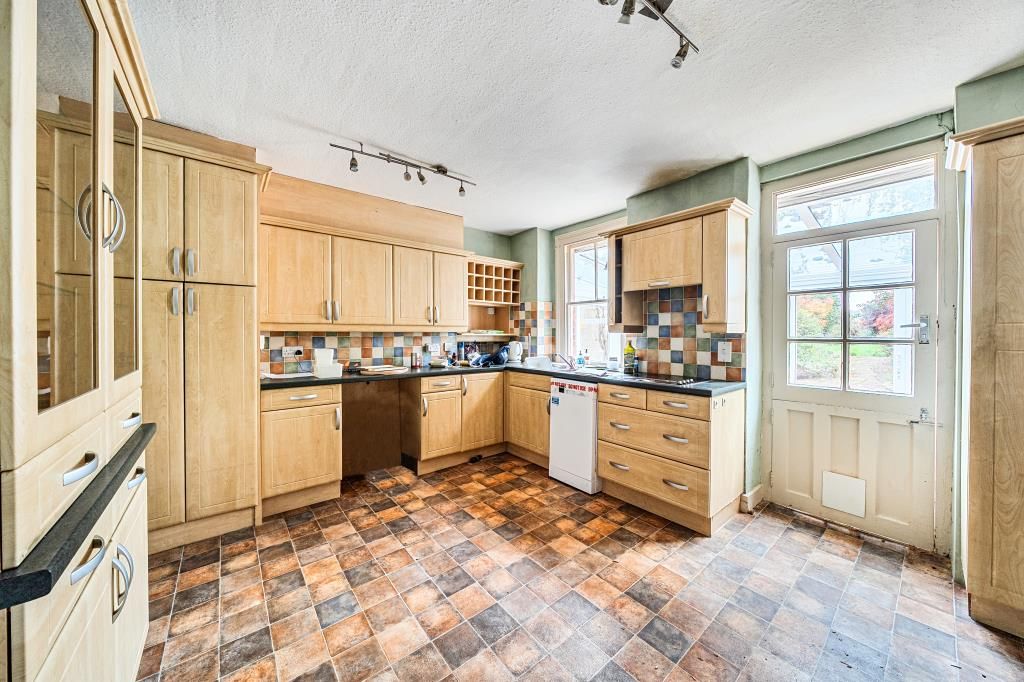 Property photo 3 of 23 Kitchen