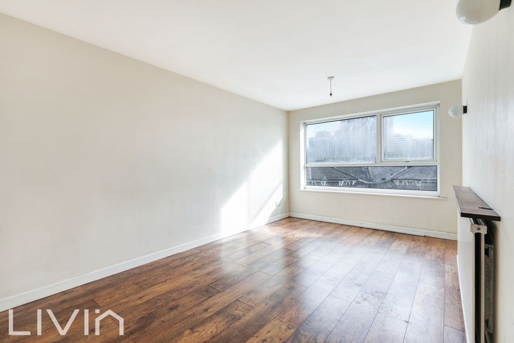 Property photo 2 of 7 Photo 2