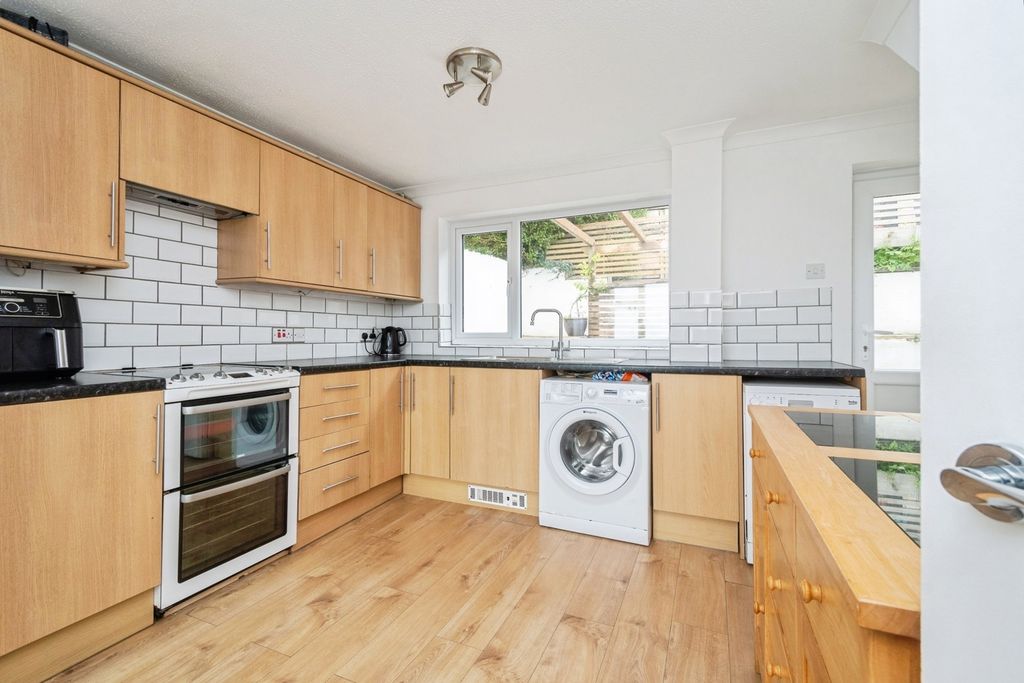 Property photo 3 of 19 Pbox-Img.Jpg