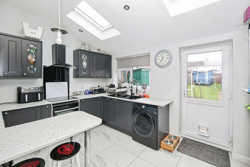 Property photo 2 of 18 Pbox-Img.Jpg