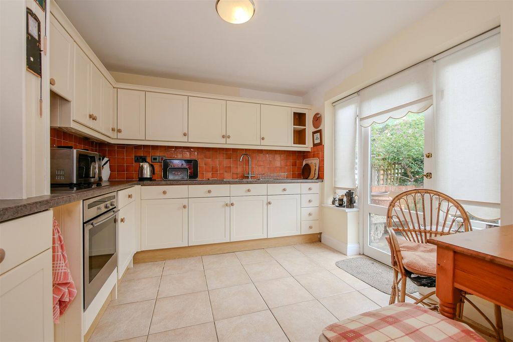 Property photo 3 of 21 Kitchen
