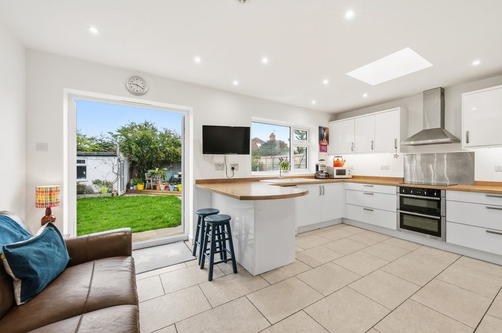 Property photo 2 of 19