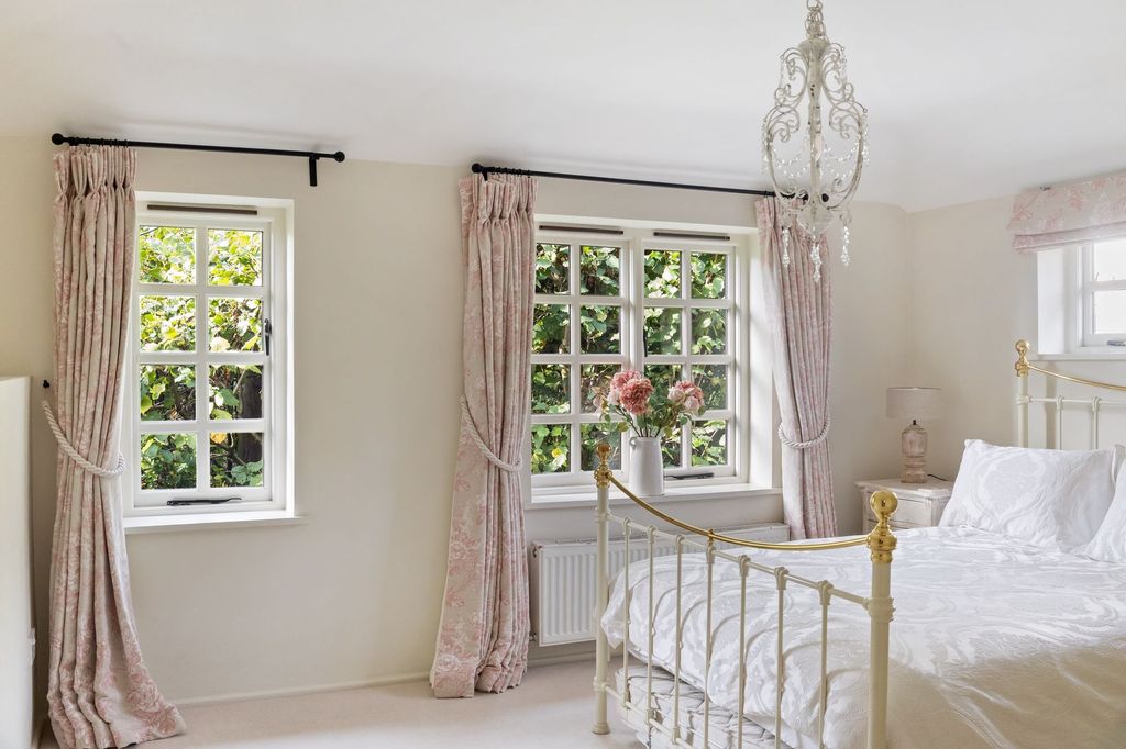 Additional image 19 of 6 bed detached house for saleWildgoose Drive, Horsham RH12
