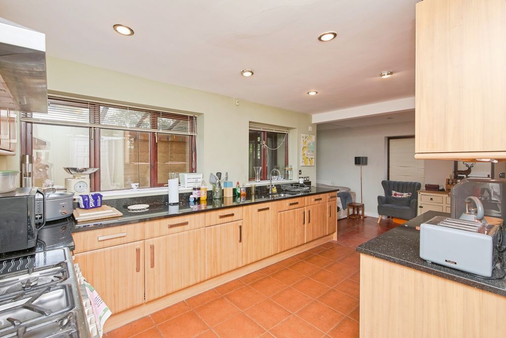 Property photo 2 of 17 Kitchen