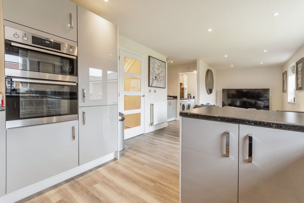 Property photo 2 of 15 Image