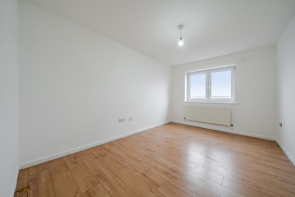 Property photo 3 of 15 1407882-9-698c561...