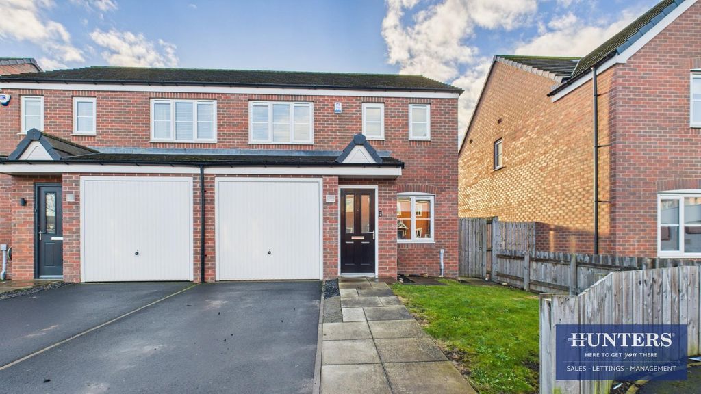 Property photo 1 of 17 External