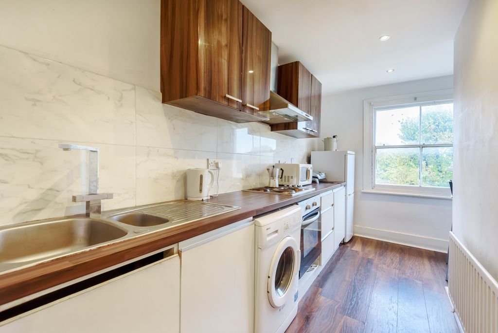 Property photo 3 of 8 Kitchen