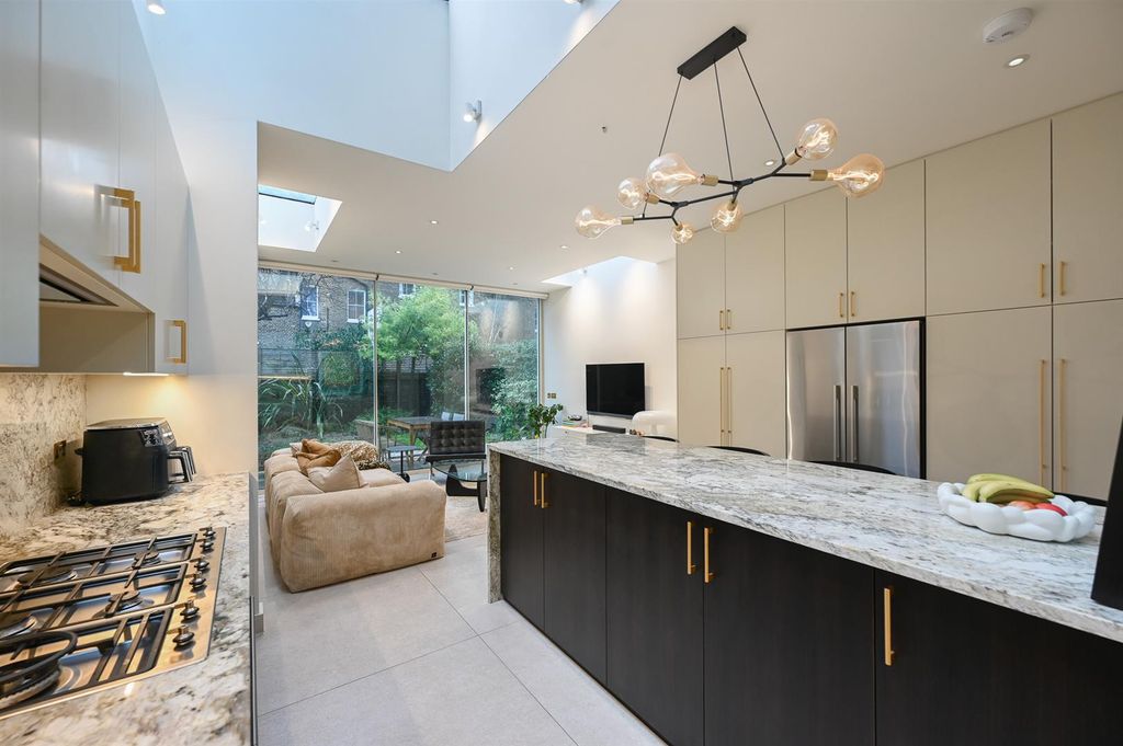 Property photo 3 of 16 Fbl - Melrose Gardens - Kitchenc1 (1).Jpg