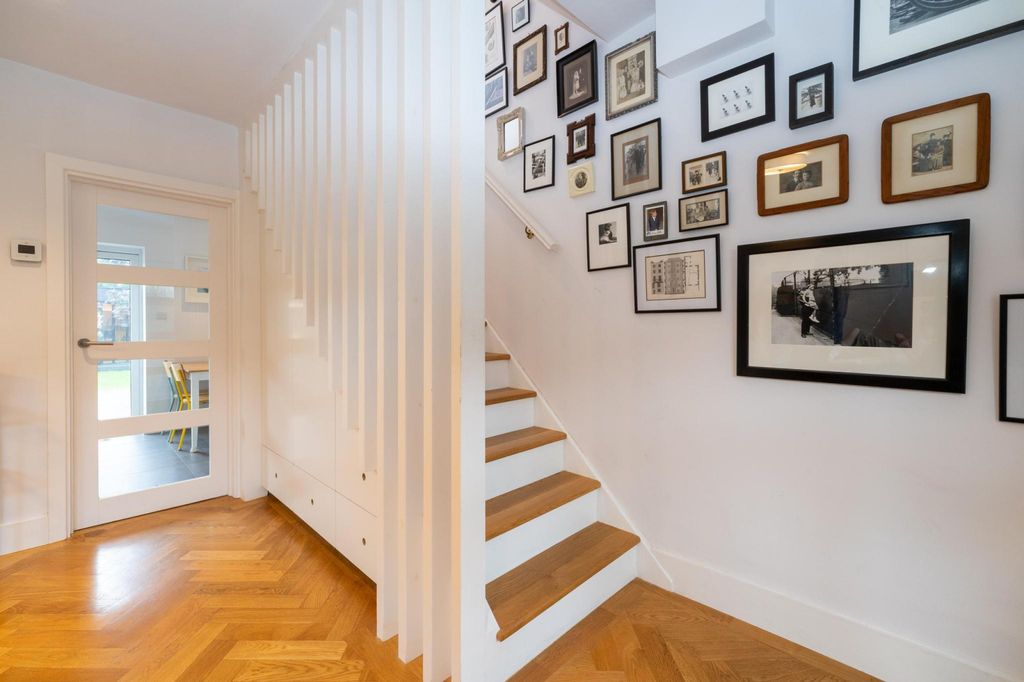 Property photo 2 of 20 Gallery