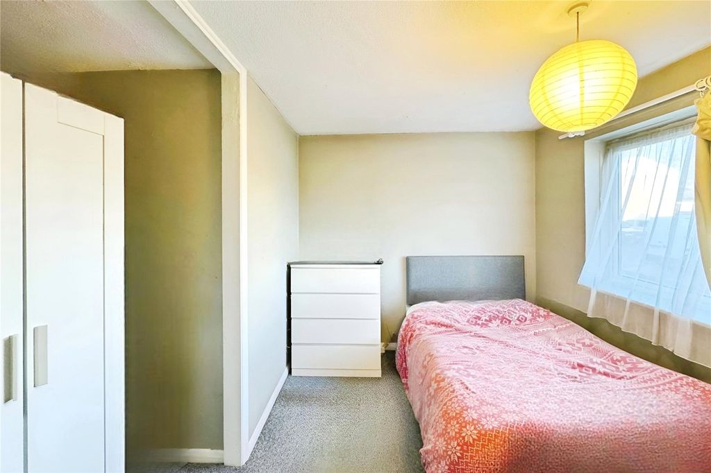 Property photo 1 of 7 Bedroom