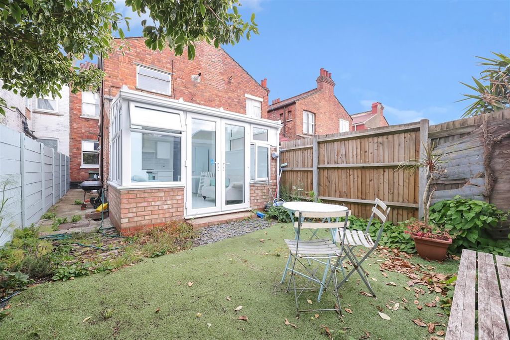 Property photo 2 of 10