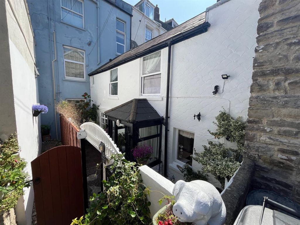 Property photo 1 of 14 4243 Windowcard.Jpg