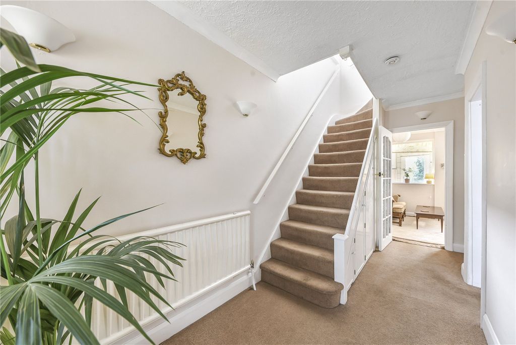 Property photo 2 of 21 Picture No. 17