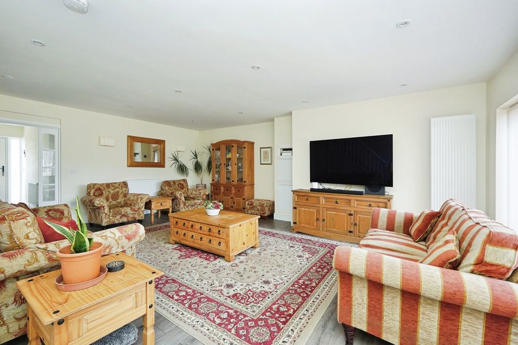 Property photo 2 of 17 Pbox-Img.Jpg