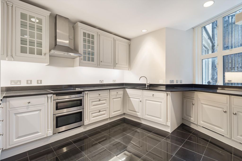 Property photo 3 of 11 Image