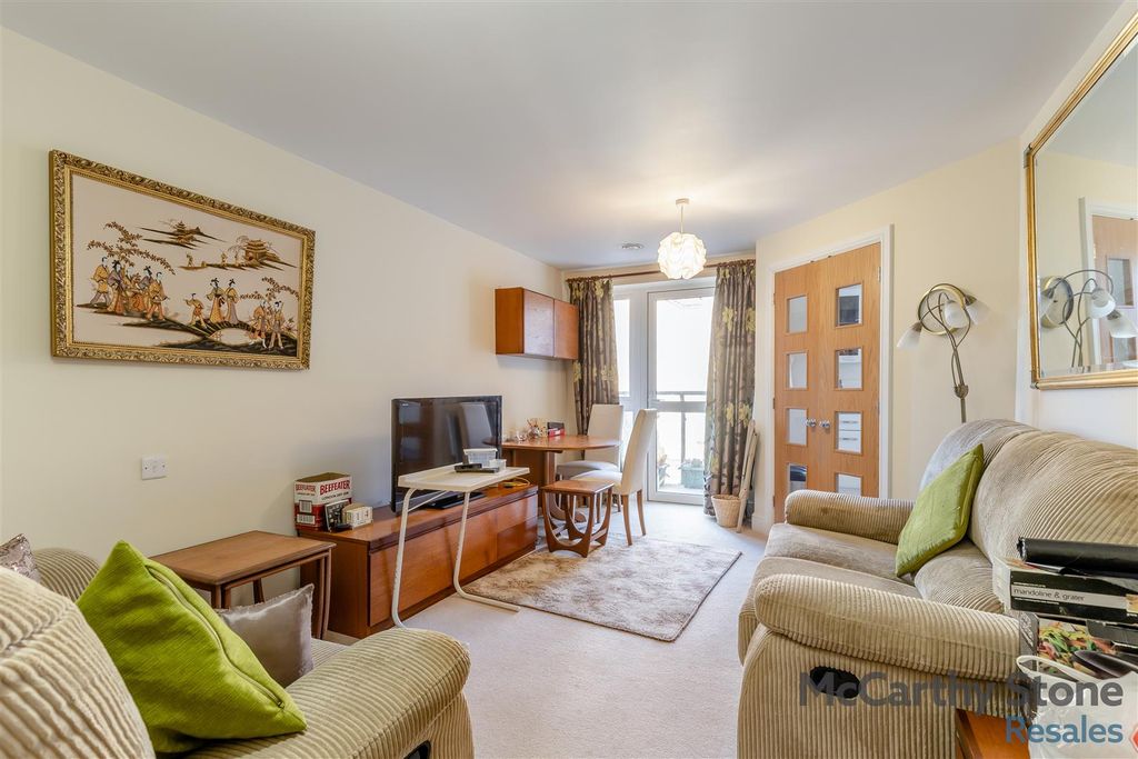 Property photo 3 of 34 8671958-Interior12.Jpg