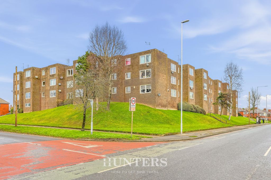 Property photo 1 of 17 Exterior