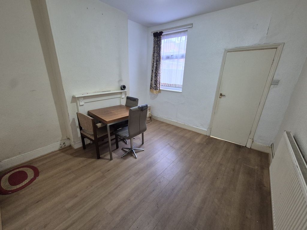 Property photo 3 of 9 Dining