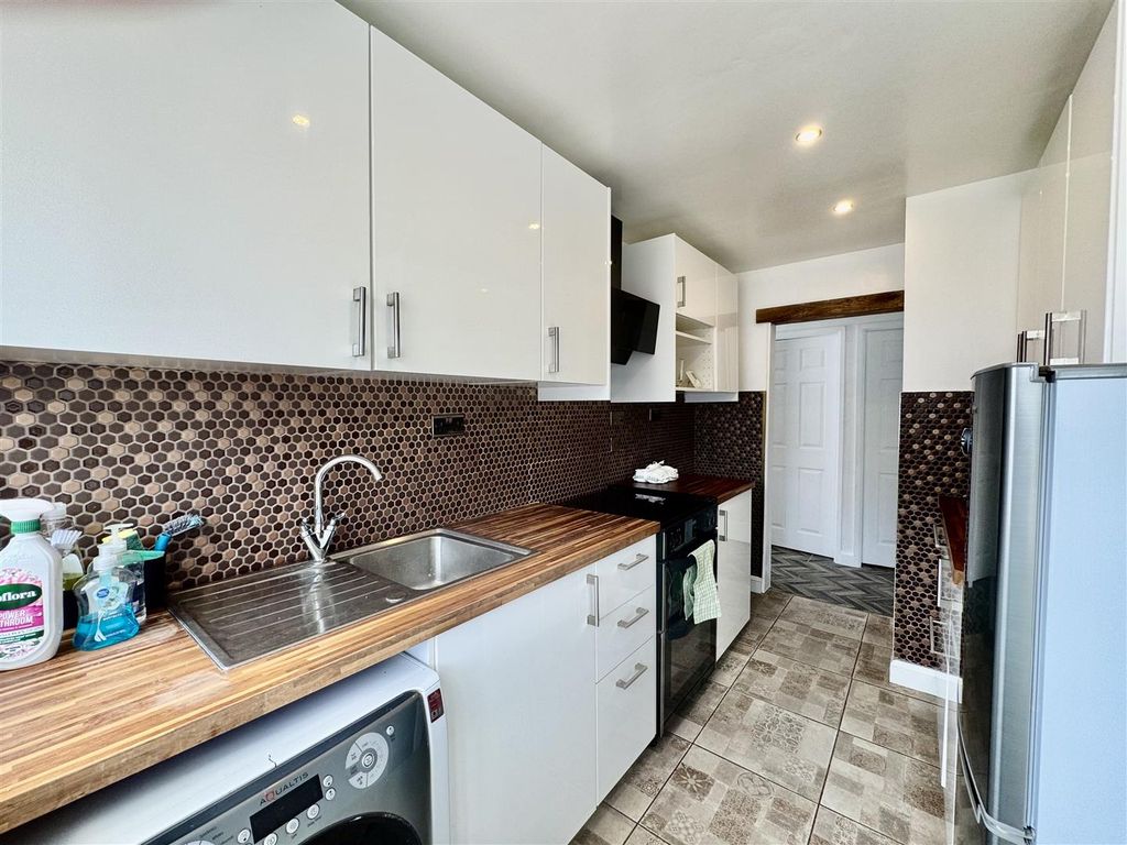 Property photo 3 of 22 Kitchen
