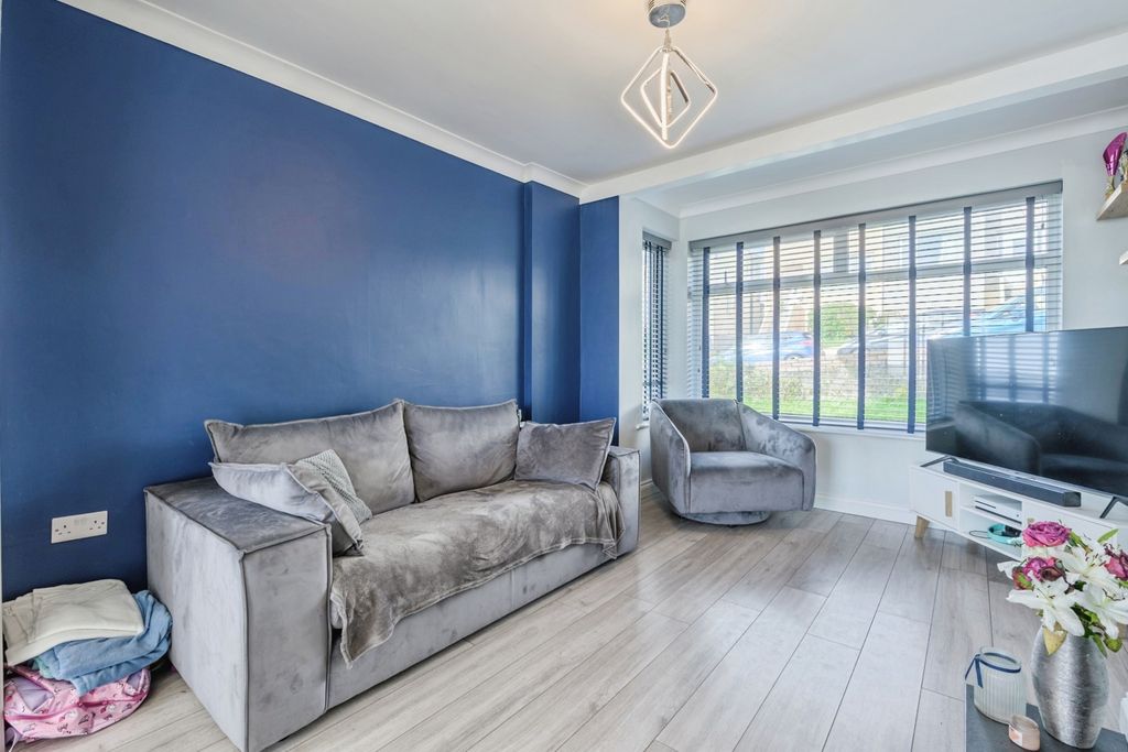 Property photo 2 of 20 Pbox-Img.Jpg