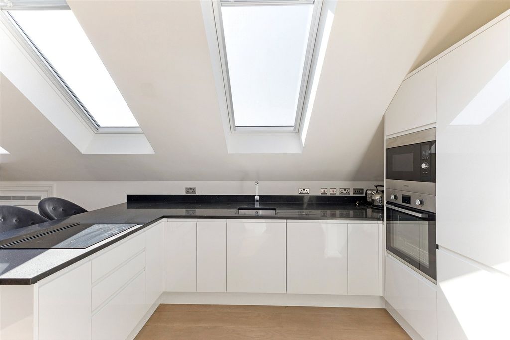 Property photo 3 of 10 Picture No. 11