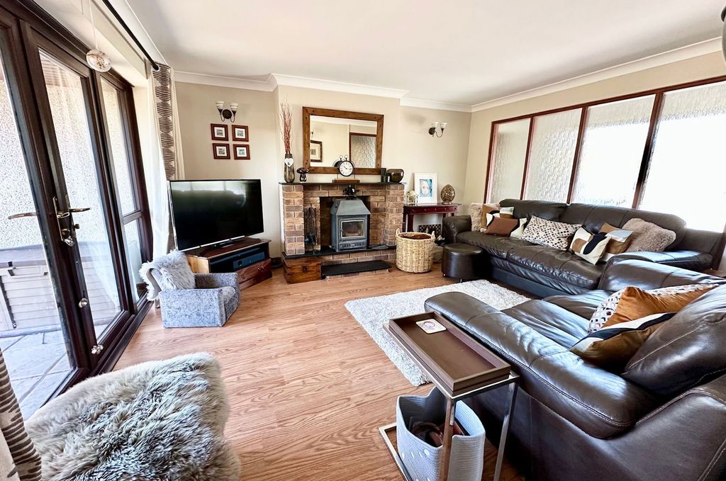 Property photo 3 of 40