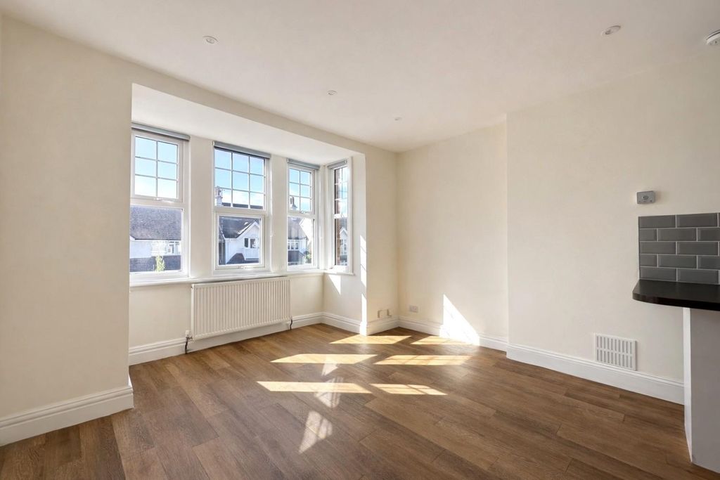 Property photo 3 of 7 Livingroom.Jpg