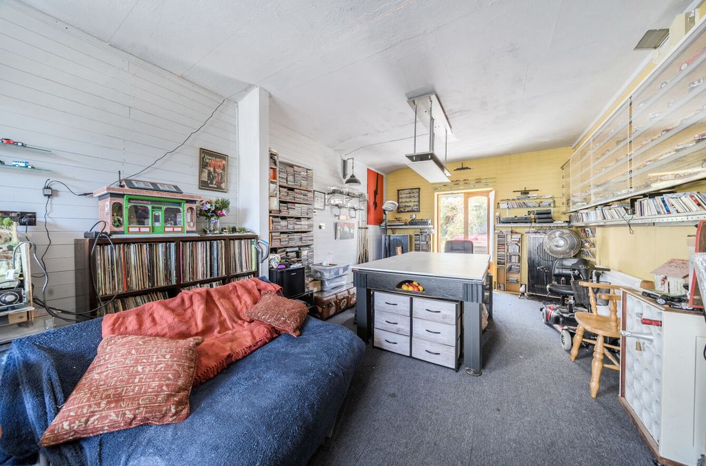 Property photo 2 of 19 1347473-10-68B5d6...