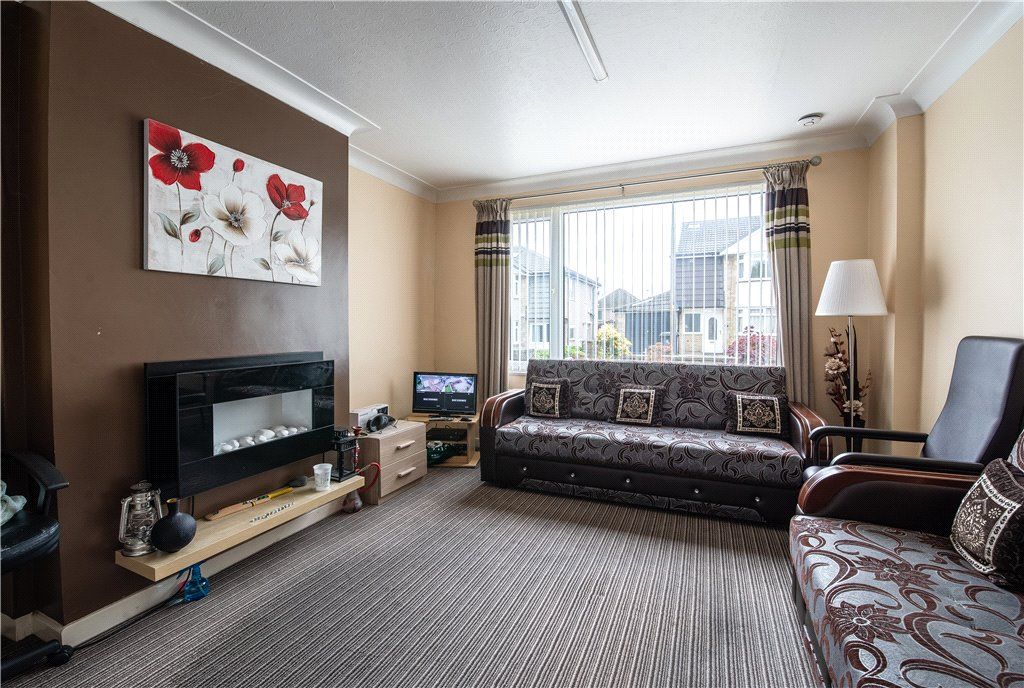 Property photo 2 of 17 Lounge