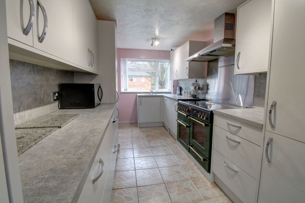 Property photo 2 of 15 Kitchen 1