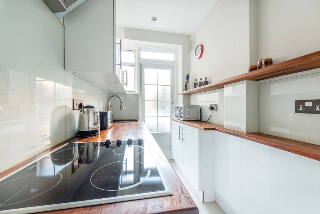 Property photo 3 of 7