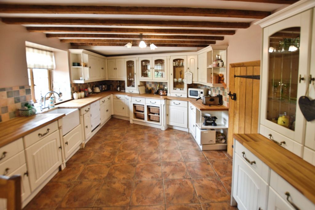 Property photo 2 of 33