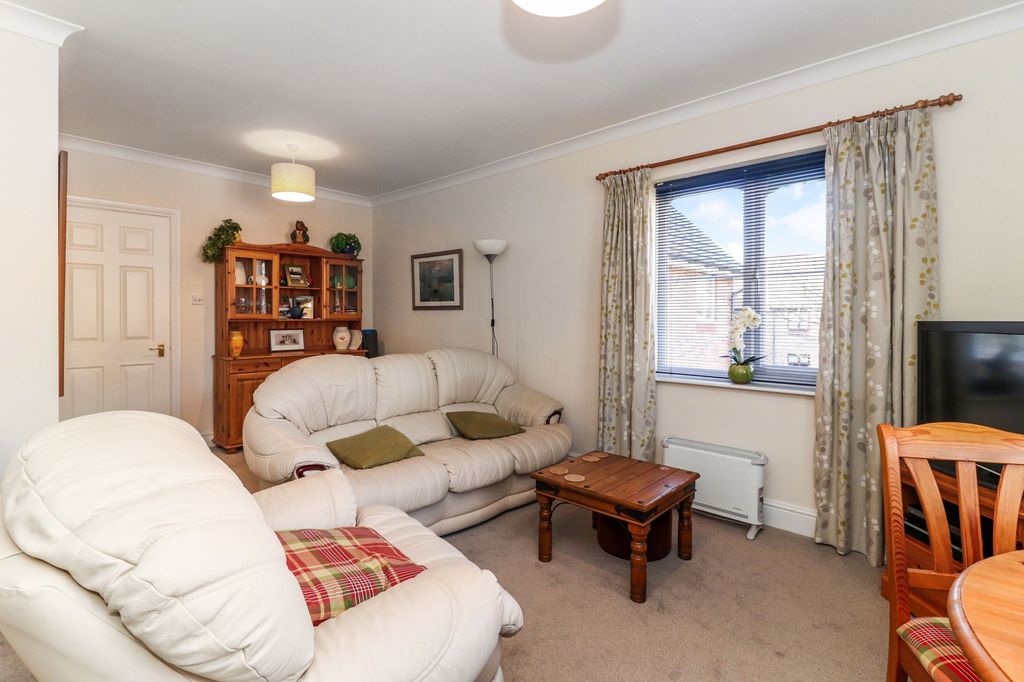 Property photo 2 of 9