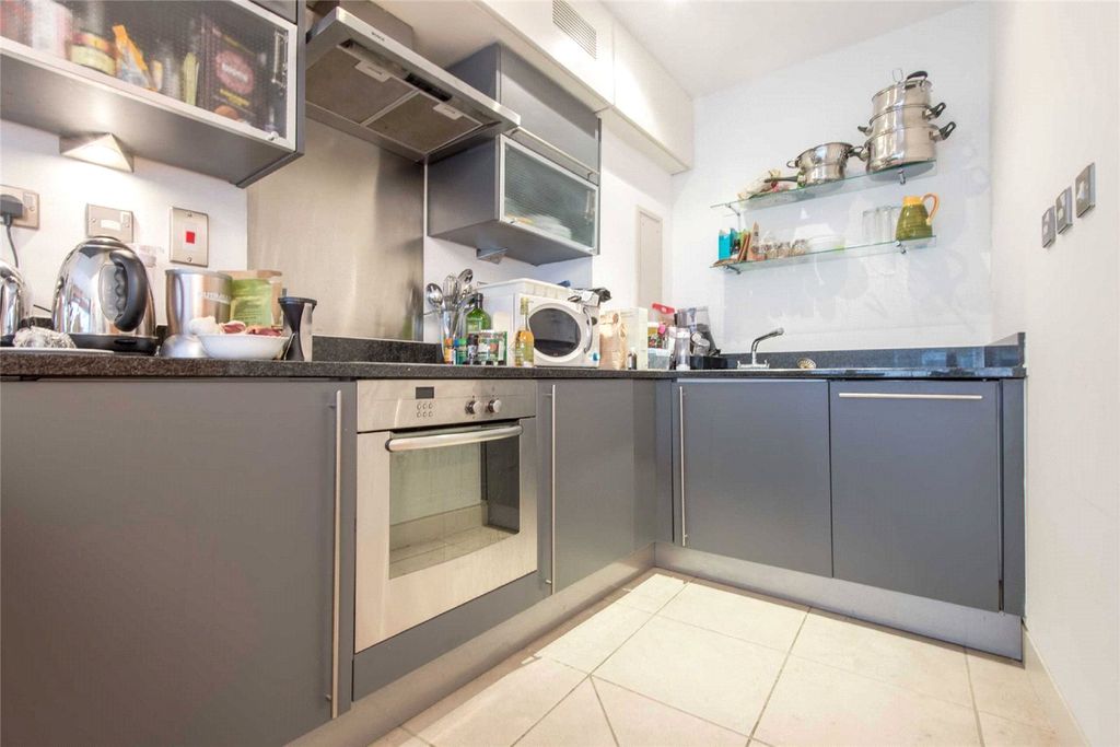 Property photo 3 of 6 Reception/Kitchen