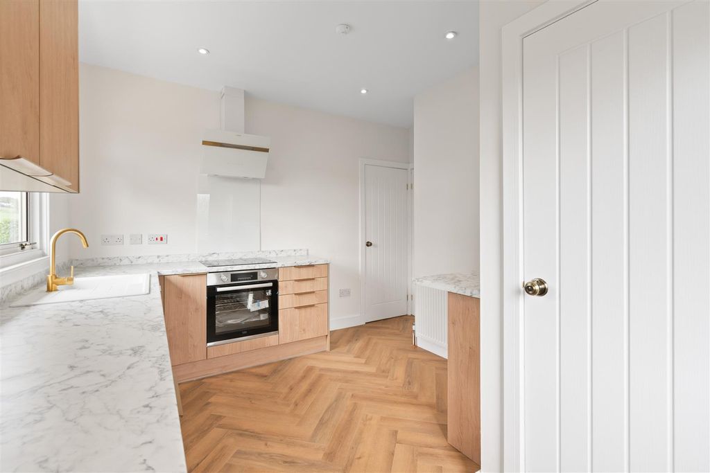 Property photo 3 of 28 7.Jpg