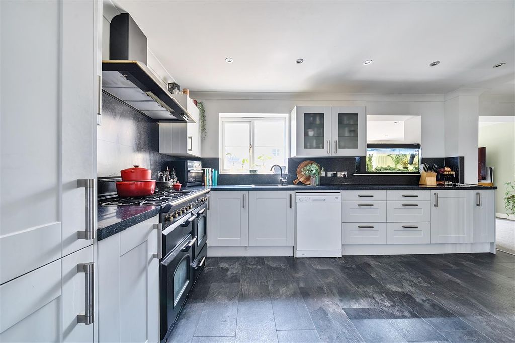 Property photo 3 of 19 1311589-10-685d4F83c040E.Jpg