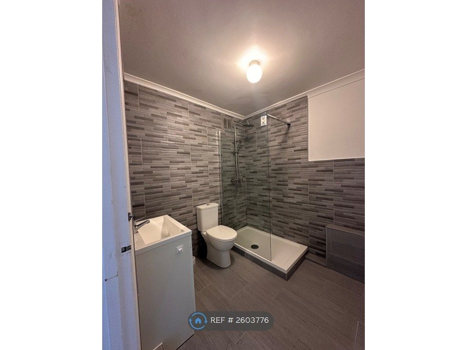 Property photo 3 of 13 Bathroom