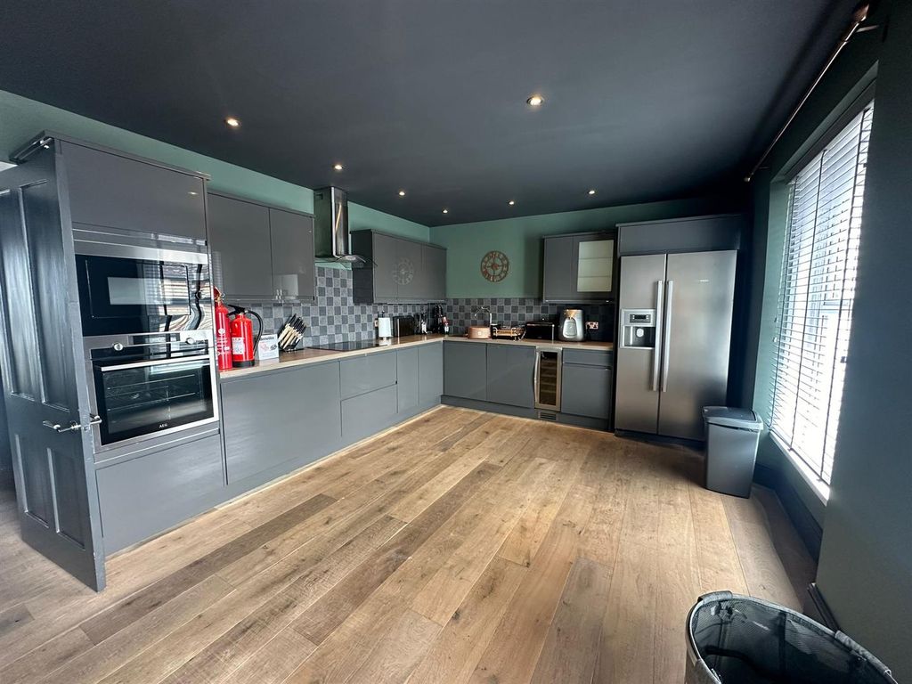 Property photo 1 of 12 Kitchen