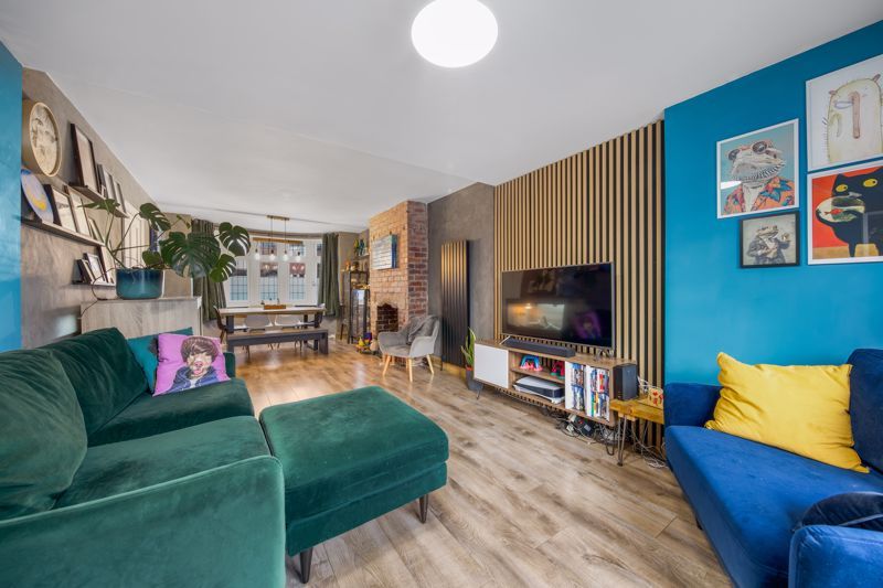 Property photo 3 of 34 Living-Room