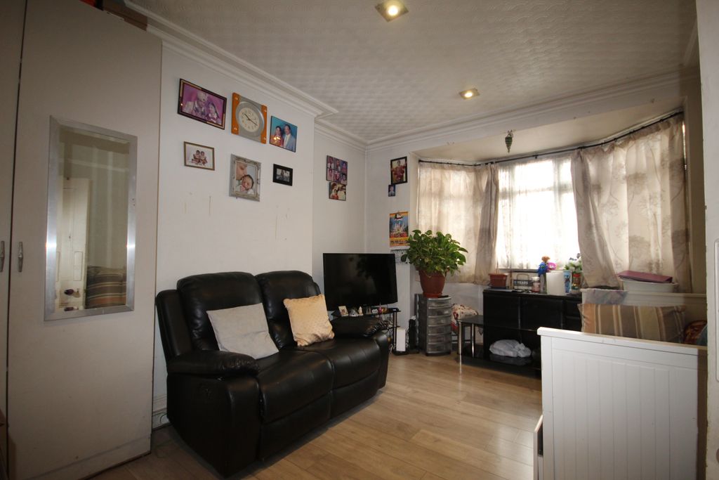 Property photo 2 of 6 Gallery