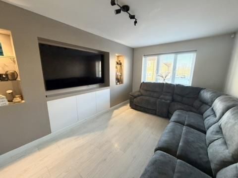 Property photo 2 of 13 Lounge