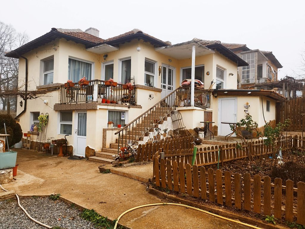 Property photo 2 of 5