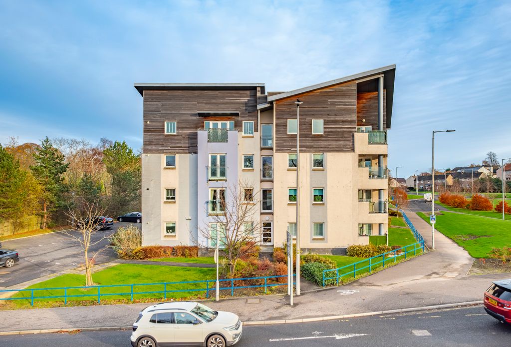 Property photo 1 of 32