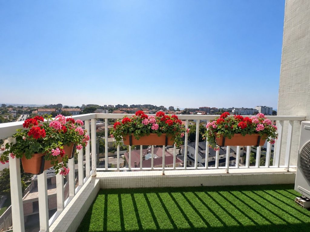 Property photo 1 of 27 Exclusive Living In Aviz: Renovated Apartment With 3 En-Suite Bedrooms And 24-Hour Concierge