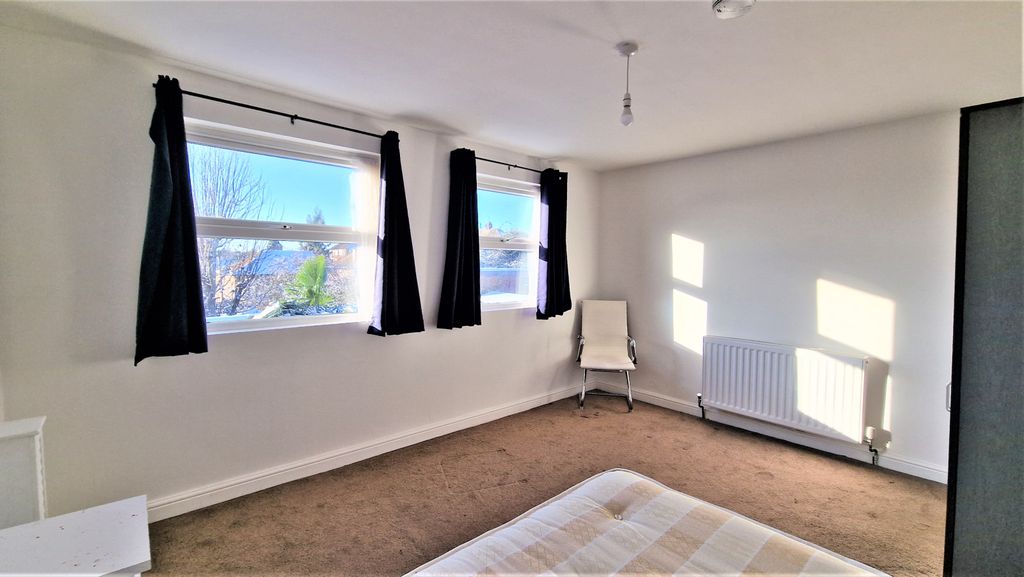 Property photo 3 of 10 Bedroom