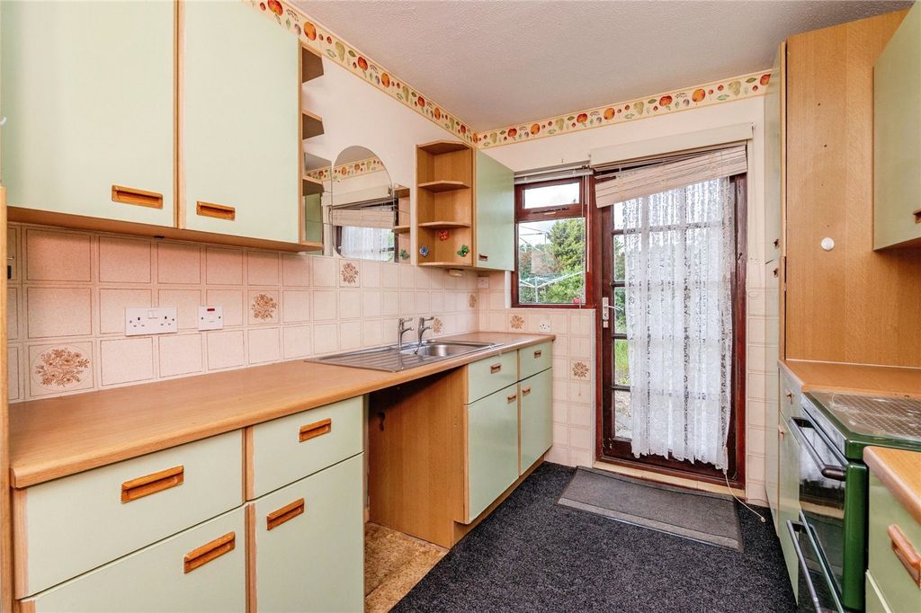 Property photo 3 of 17 Kitchen
