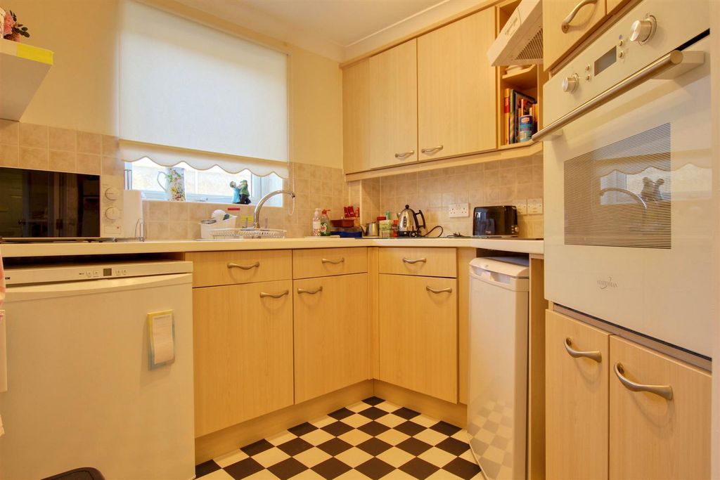 Property photo 2 of 8 Img_1640-Img_1642_Lzn.Jpg