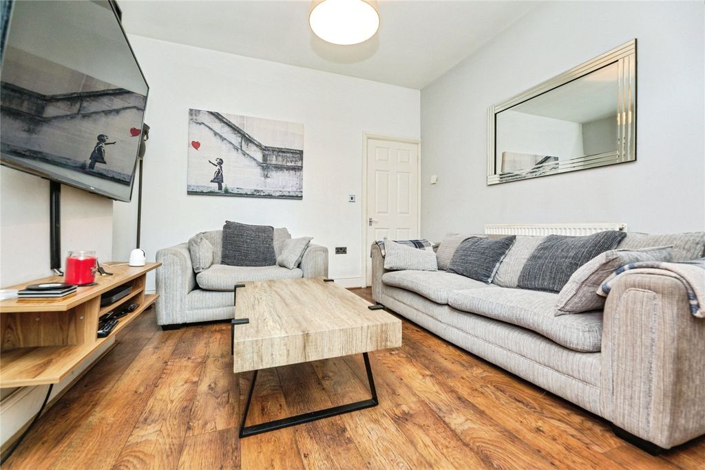 Property photo 3 of 17 Picture No. 27