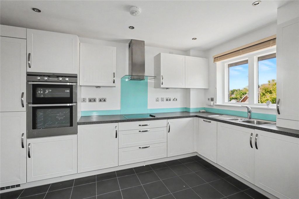 Property photo 2 of 9 Picture No. 15